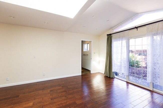 Building Photo - Beautiful Four bedroom, Two bathroom house...