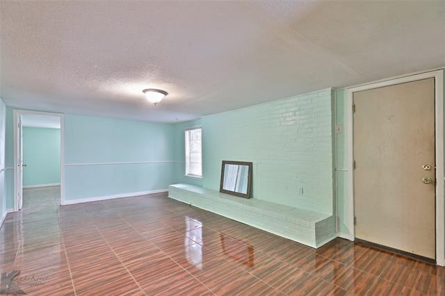 Building Photo - 2428 Maple St