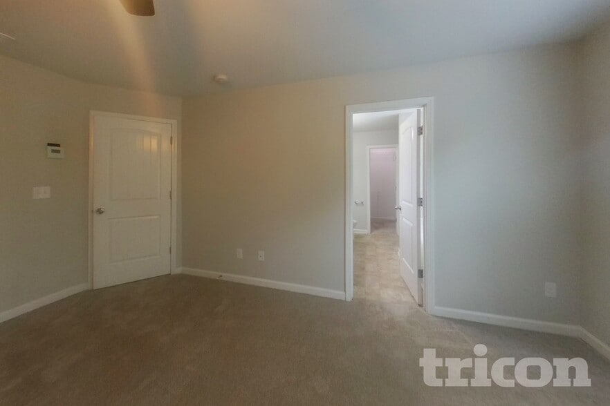 Building Photo - 142 Daisy Cir