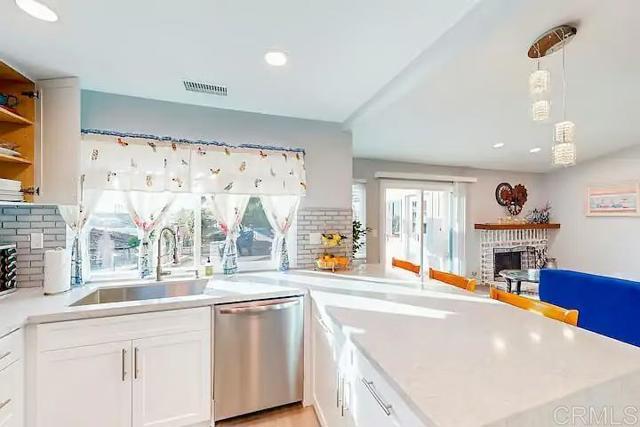 Building Photo - 4075 Johnson Dr