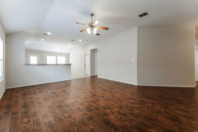 Building Photo - $1,795 4 Bed/2 Bath/2 Garage Ready for Move-in Forney Home in Windmill Farms