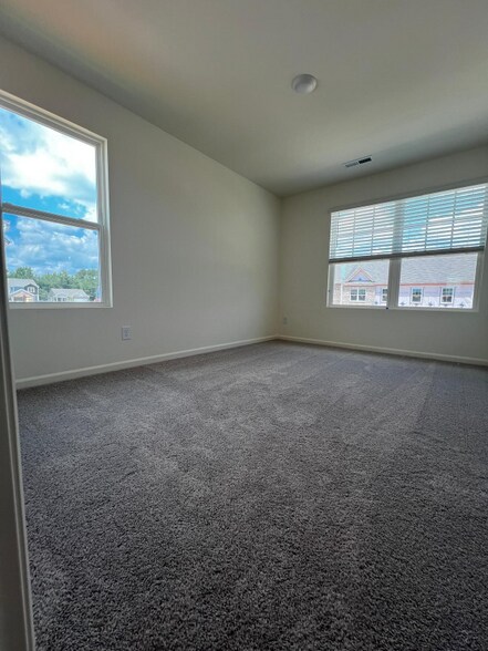 Building Photo - 125 N Chubb Rdg