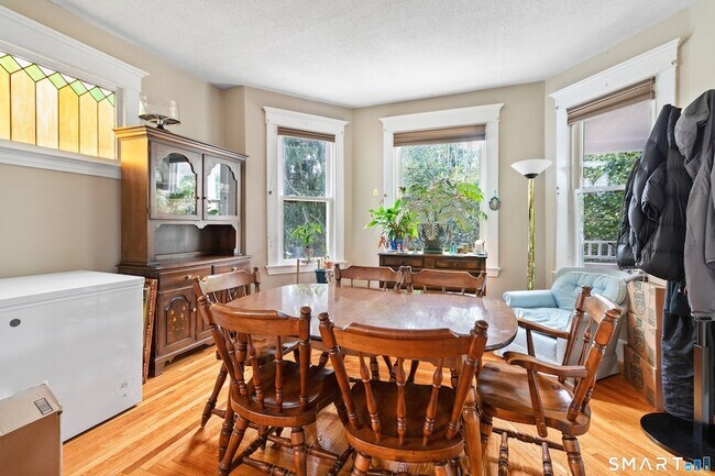 Building Photo - 253 W Elm St