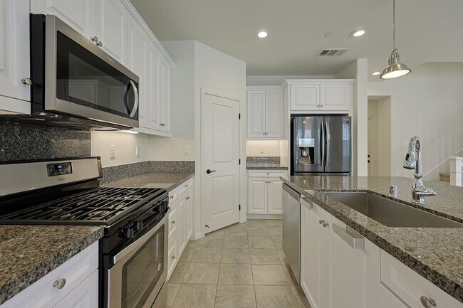 Building Photo - Gorgeous 4 Bedroom and 3 Bath Home in Chula vista/Otay Ranch Area