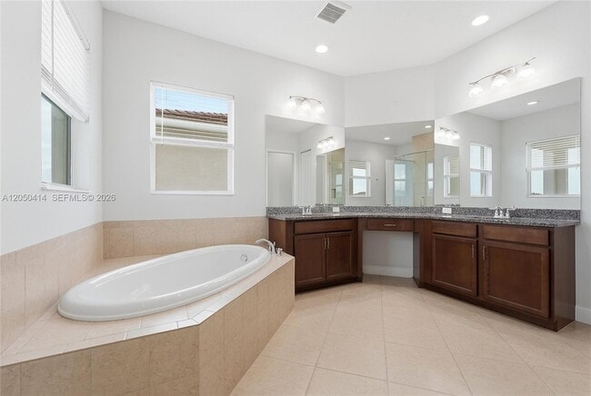 Building Photo - 15239 Goldfinch Cir