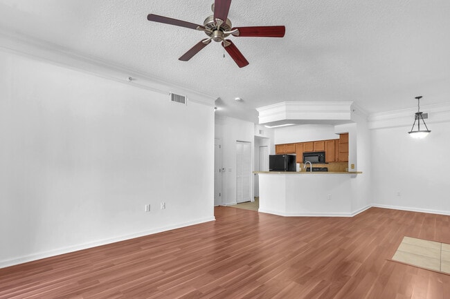 Building Photo - 3110 Myrtlewood Cir E