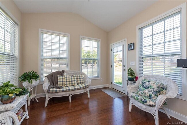 Building Photo - Immaculate 5bd 3bd Berewick home with many newly upgrades!