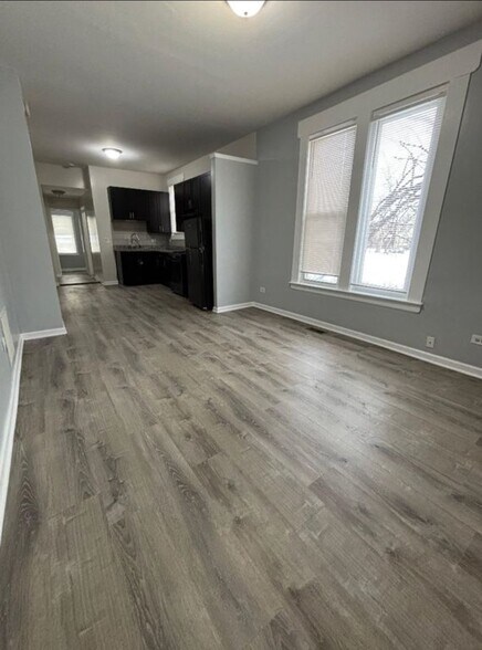 Building Photo - 6949 S Woodlawn Ave