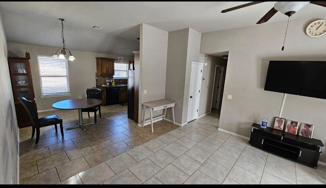 Building Photo - 12812 Heritage Oaks Dr