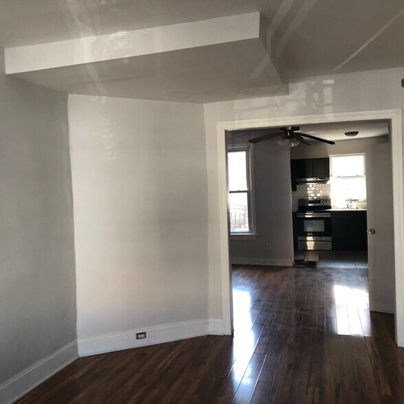 Bright and airy living room - 5218 Pentridge St