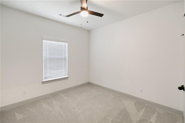 Building Photo - 1001 Laux Ln
