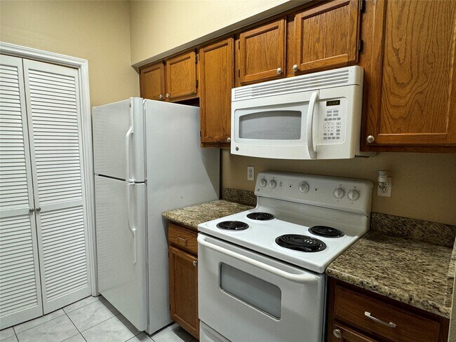 Building Photo - 6500 Harbor Town Dr