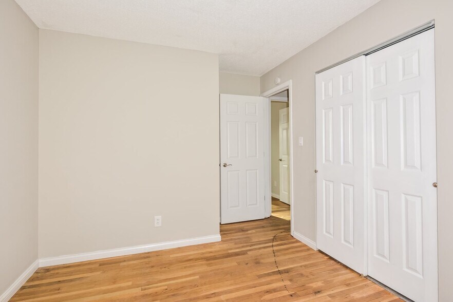 Building Photo - 1760 Flordawn Dr