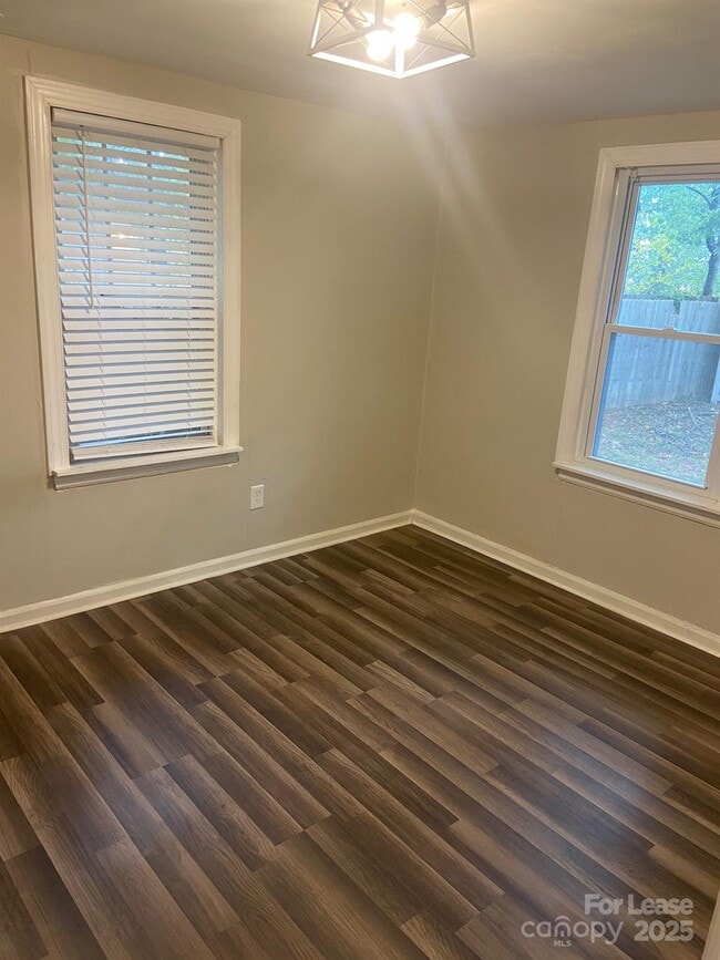 Building Photo - 3931 Bearwood Ave