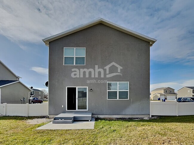 Building Photo - 344 North St