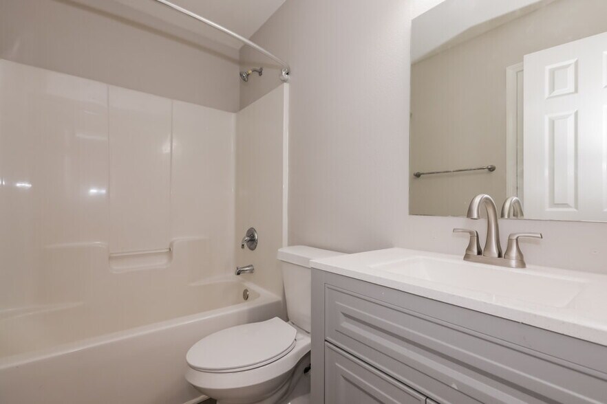 Building Photo - 1007 Kansas City Dr