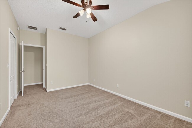 Building Photo - Beautiful Townhome in Biscayne Bay!