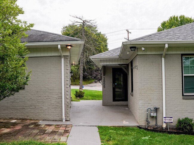 Building Photo - 3855 Mt Royal Blvd