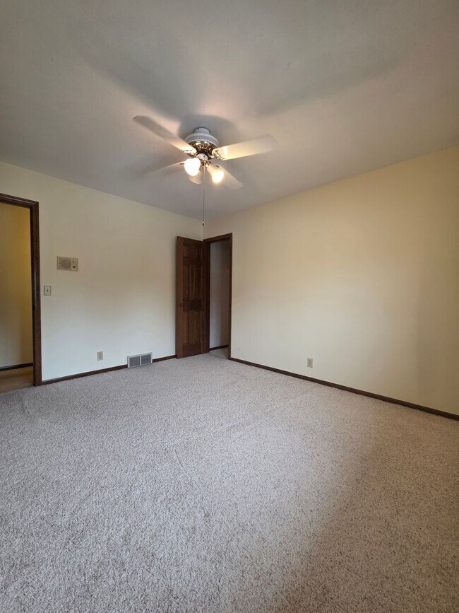 Building Photo - Spacious Four Bedroom Home!
