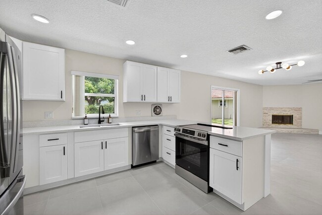 Building Photo - 1135 Staghorn St