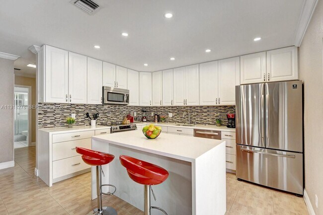 Building Photo - 825 Harrison St