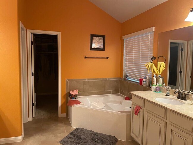 Building Photo - 209 Monahans Dr