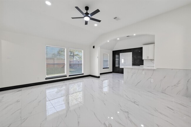 Building Photo - 10703 White Bridge Ln