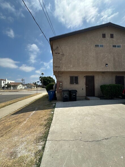 Rear of building + parking - 1503 W 85th St