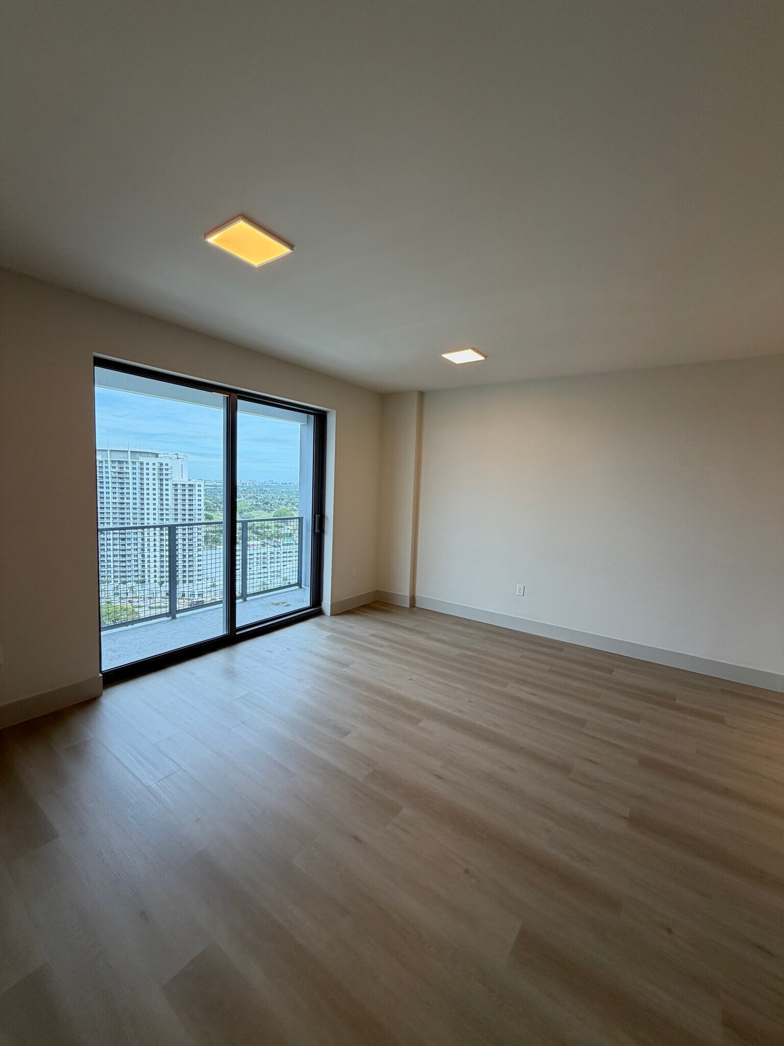 Building Photo - 1549 Van Buren St