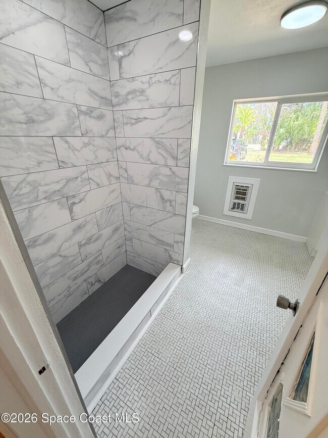 Building Photo - 100 Tampa Ave