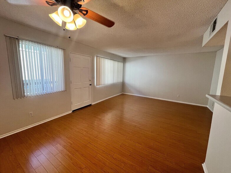 Building Photo - 310 E Santa Anita Ave