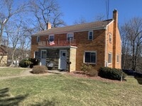 Building Photo - Nice sized Two Bedroom House!