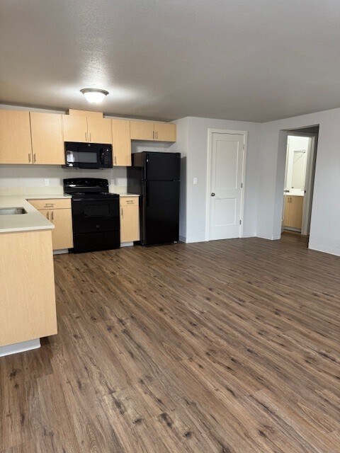 Building Photo - 8792 Umatilla St NE