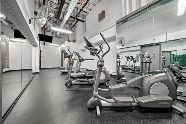 Building Photo - 1212N N La Salle Dr