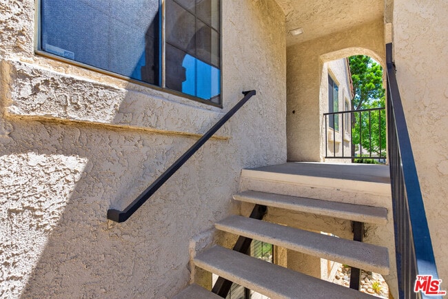 Building Photo - 2554 Olive Dr