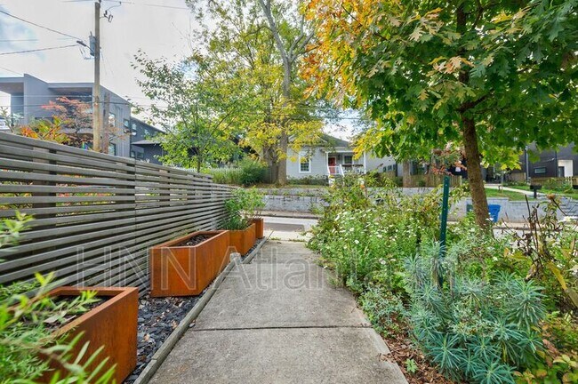 Building Photo - 1092 Kirkwood Ave SE