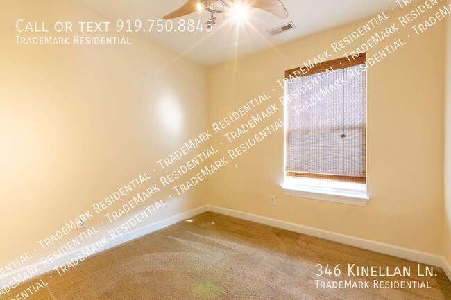 Building Photo - Spacious 4-Bedroom, 2.5-Bathroom Townhouse...