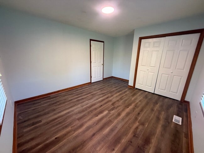 Building Photo - 2-3 Bedroom house with 2 bathrooms and garage