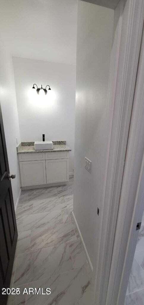 Building Photo - 545 W Ocotillo St