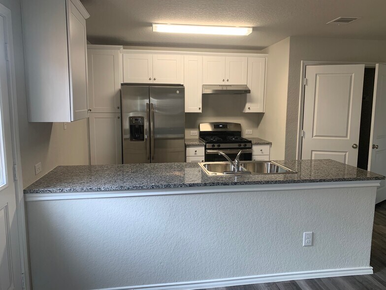 Building Photo - 4114 Mesa Cove