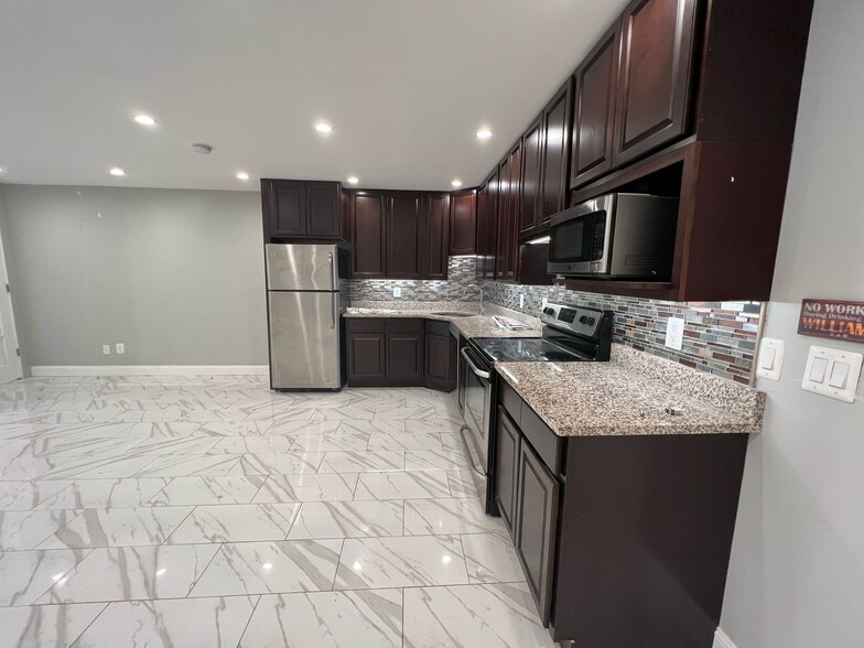 Building Photo - Stonegate Apartments