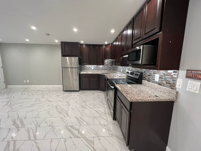 Building Photo - Stonegate Apartments