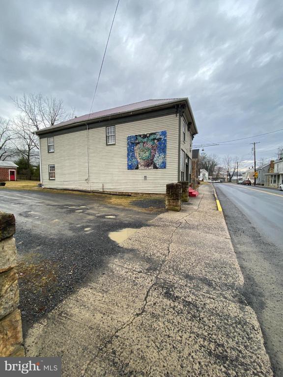 Building Photo - 135 W Main St