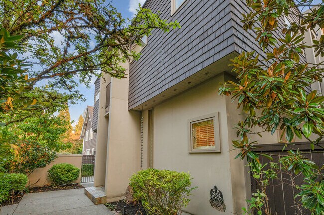 Building Photo - 4115 E Galer St