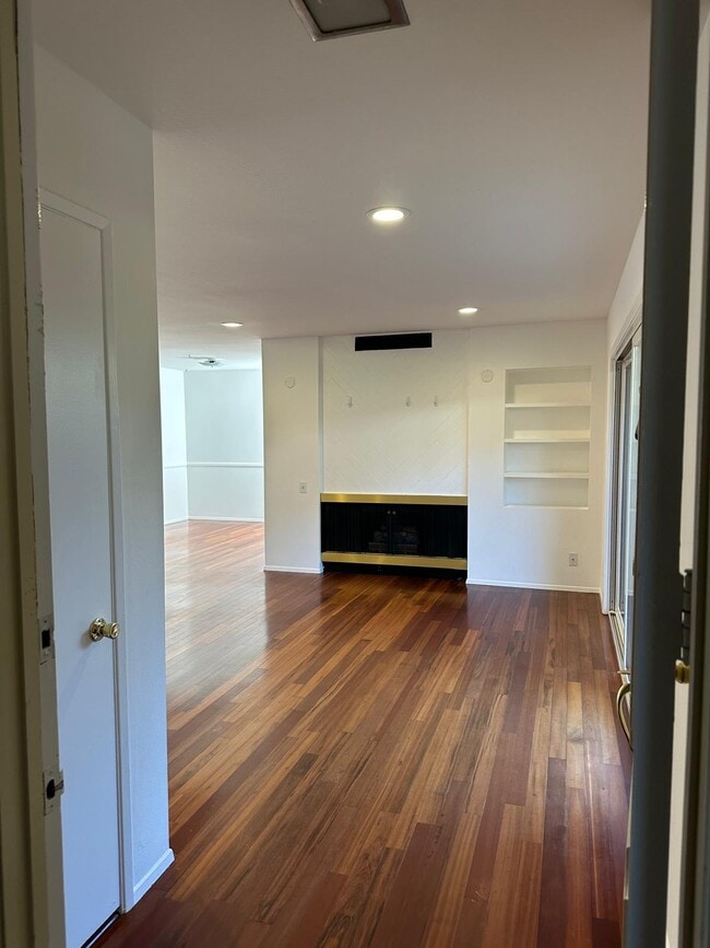 Building Photo - 31515 Lindero Canyon Rd
