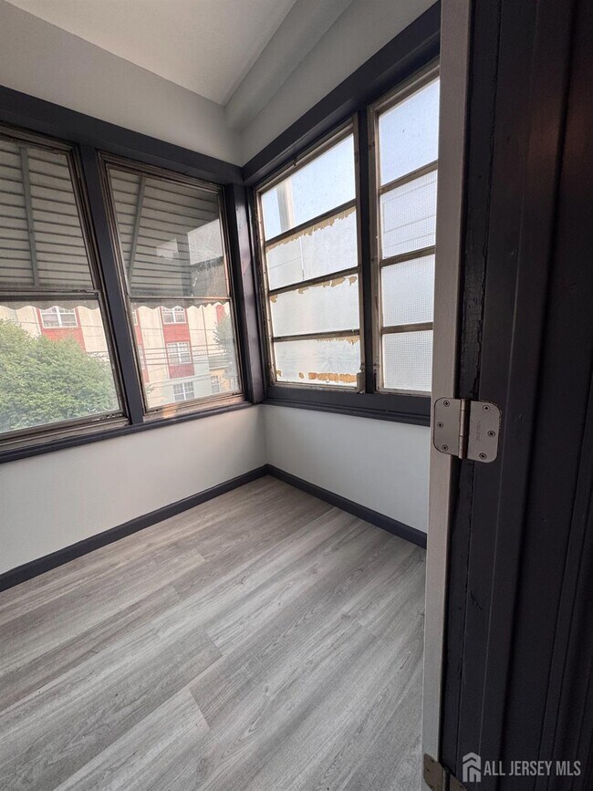 Building Photo - 211 N 13th St