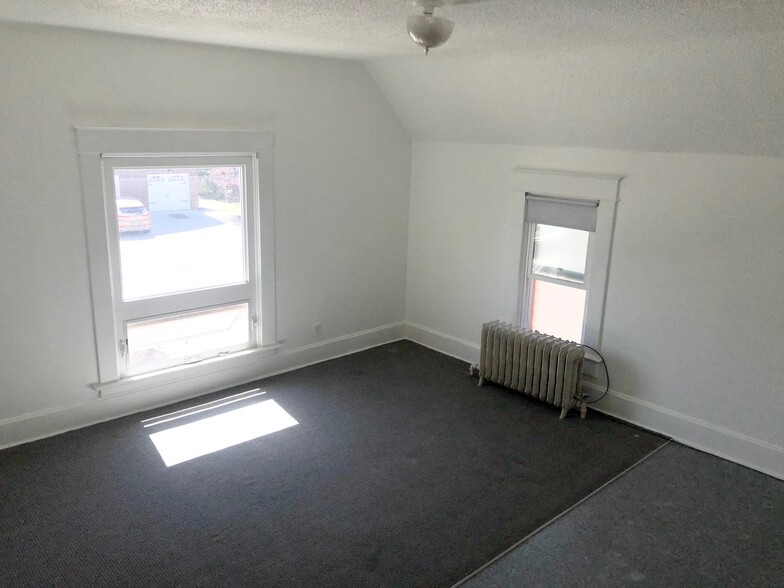 Building Photo - 225 W Loucks St