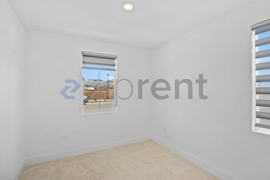 Building Photo - Unit