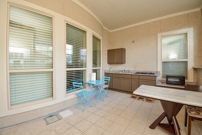 Building Photo - 6302 Kennedy Hills Ct