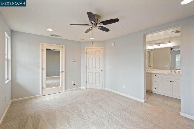 Building Photo - 207 Heligan Ln